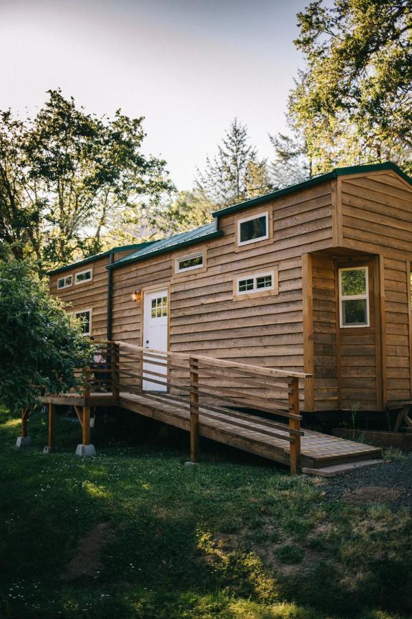 Umpqua'S Last Resort - Wilderness Cabins, Rv Park & Glamping Idleyld Park Buitenkant foto