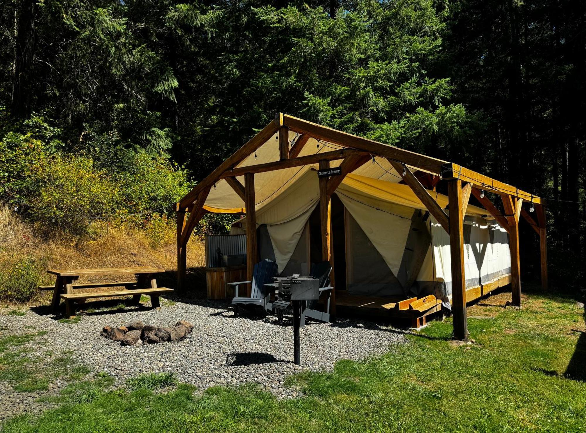 Umpqua'S Last Resort - Wilderness Cabins, Rv Park & Glamping Idleyld Park Buitenkant foto