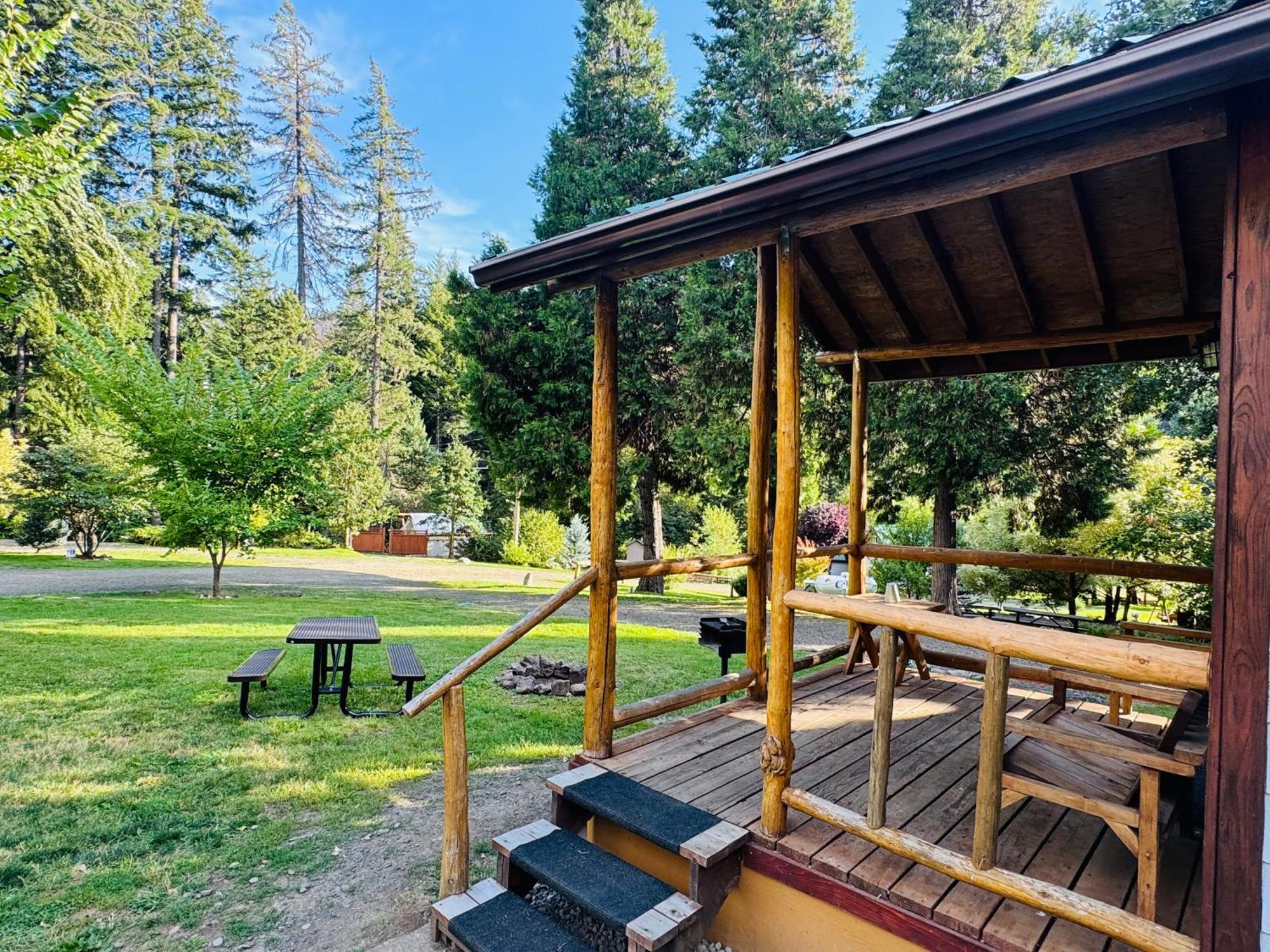 Umpqua'S Last Resort - Wilderness Cabins, Rv Park & Glamping Idleyld Park Buitenkant foto